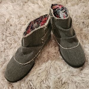 Canvas booties women's size 6.5